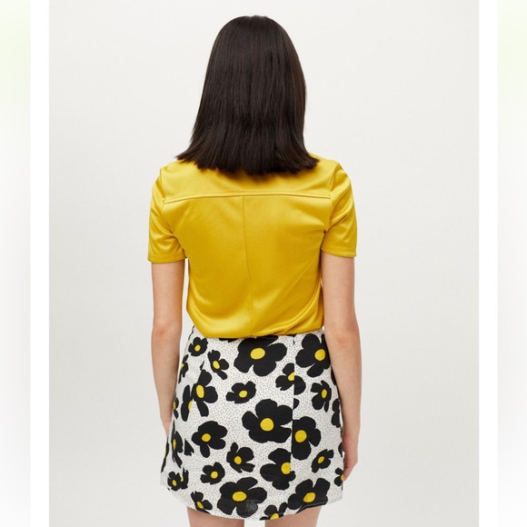Cute Urban Outfitters mini floral skirt with slit - Picture 4 of 10
